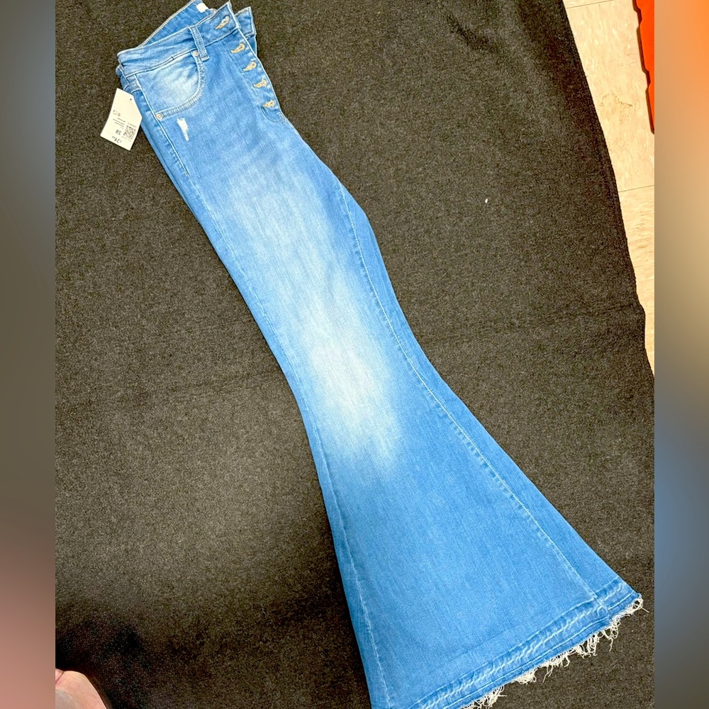 Forever 21 Flare 28 
High Rise 
Slim fit 
Flare leg
